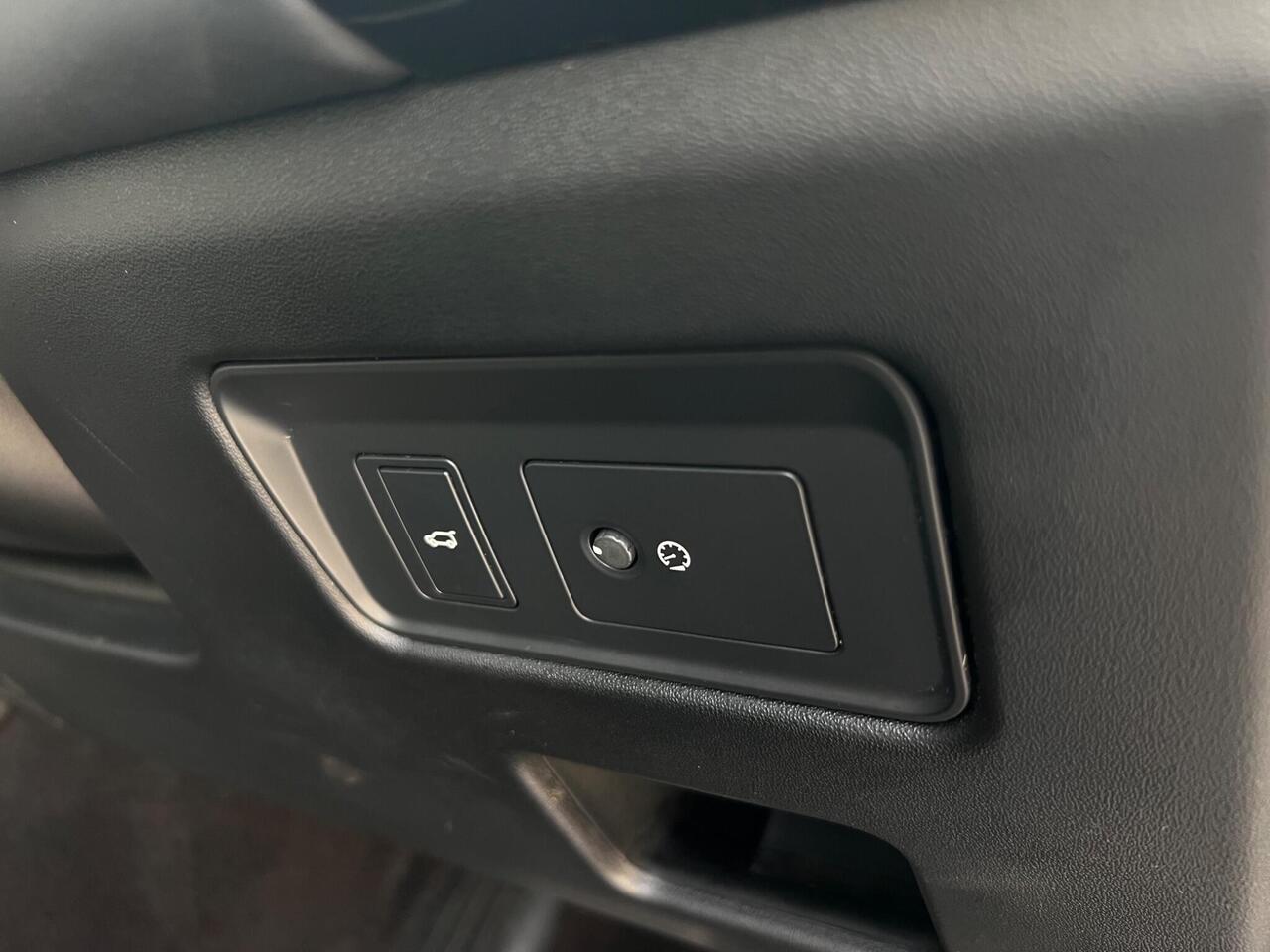 Used 2020 Land Rover Discovery for sale in Sheffield