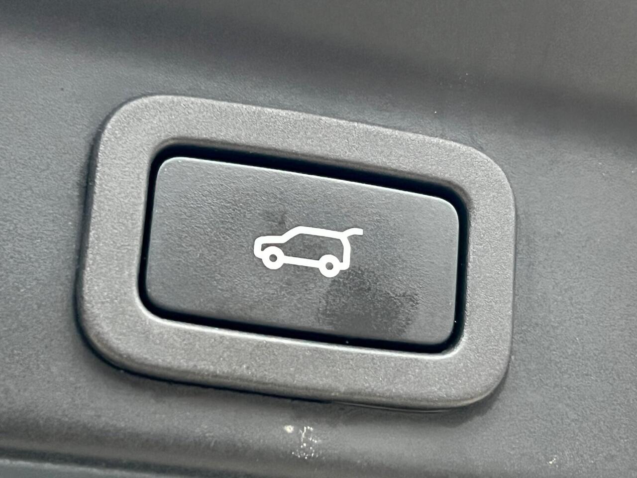 Used 2017 Jaguar F-PACE for sale in Sheffield