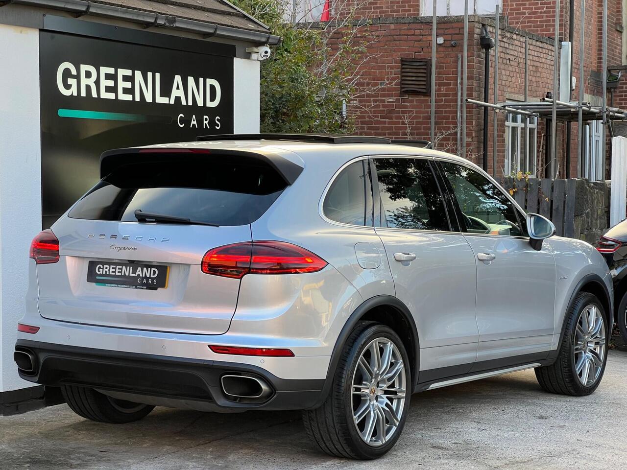 Used 2015 Porsche Cayenne for sale in Sheffield