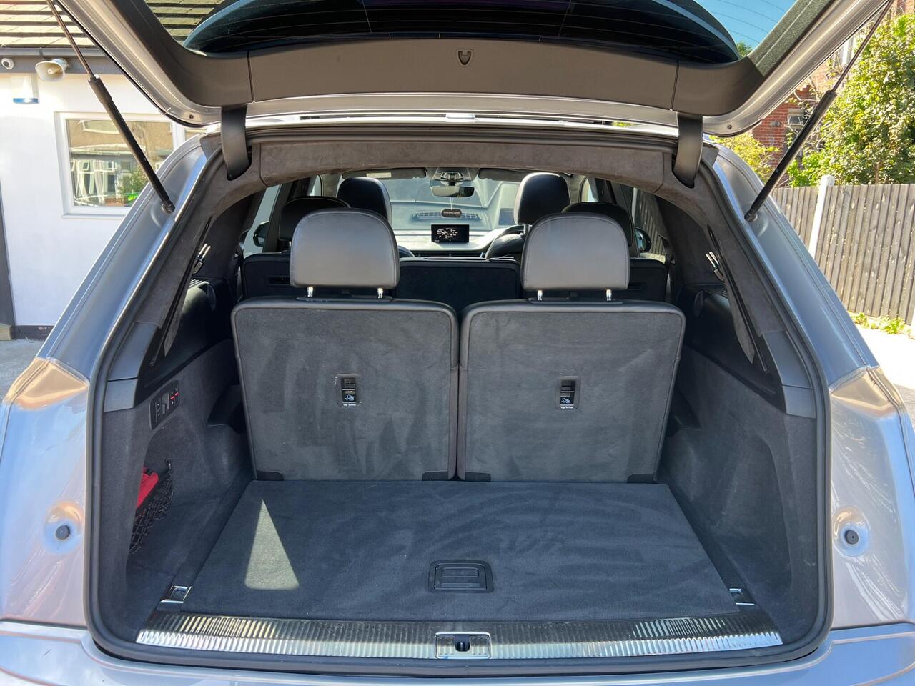 Used 2018 Audi SQ7 for sale in Sheffield